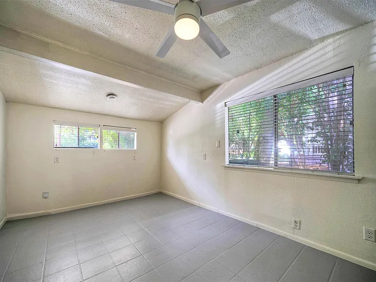 1803 Pearl St — Photo 16