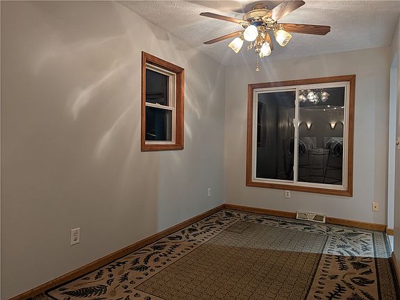 5th image of 1554 S Belmont Ave