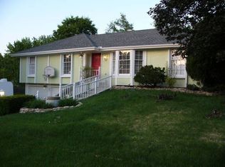 7025 N Winan Ave, Parkville, MO 64152