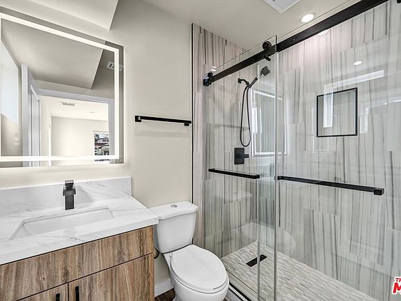4th image of 1305 N Sycamore Ave #1/4