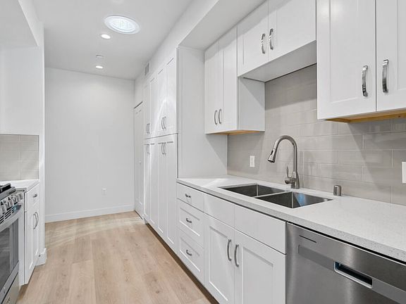 3rd image of 2336 Westwood Blvd #206