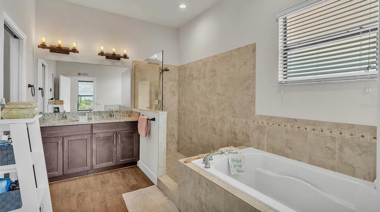 4 bed, 2354 sqft, $2,500 — Photo 3