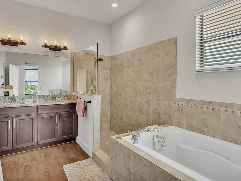 1340 Eagle Crest Blvd — Photo 3