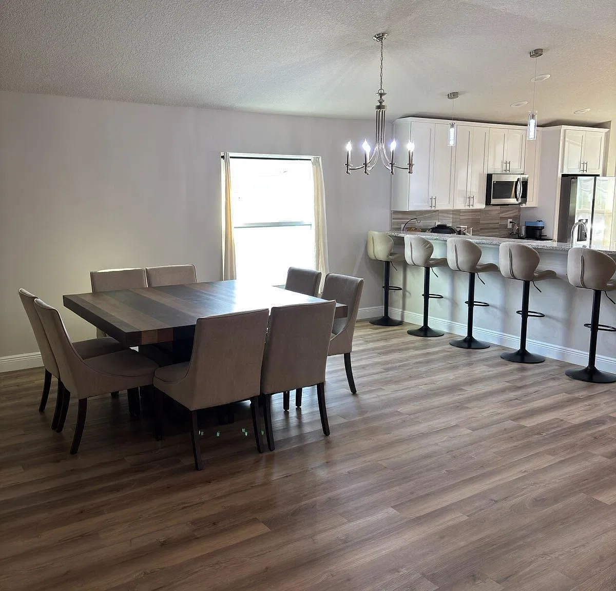 3 bed, 2.0 bath, 1845 sqft, $2,395 — Photo 4