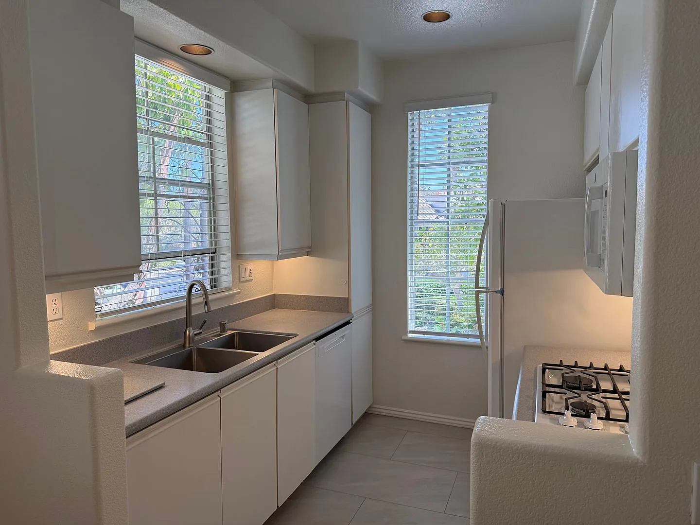 1 Bedroom, 1 Bath Condo at Martinique Del Mar Highlands! — Photo 1