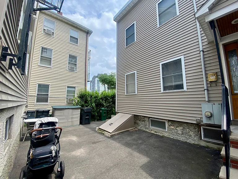 44 Warren St — Photo 17