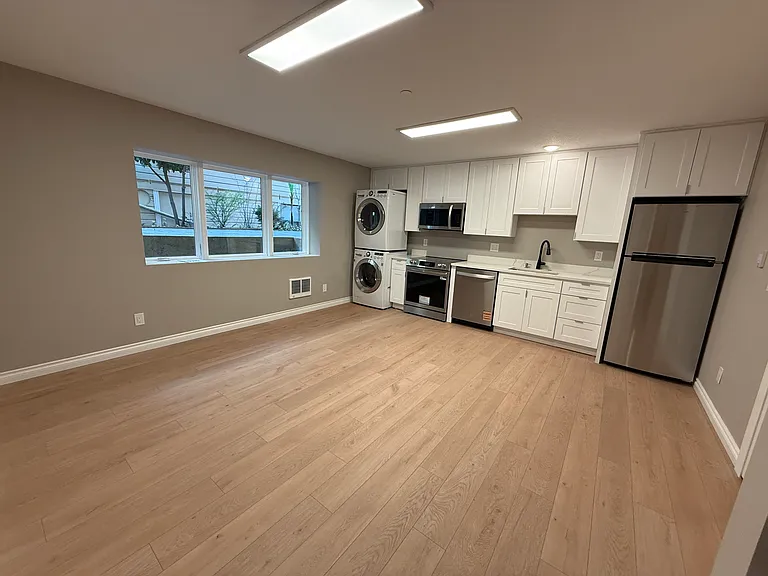 2367 NW Kearney St #1 — Photo 11