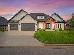 881 E Emerald Ter, Nixa, MO 65714