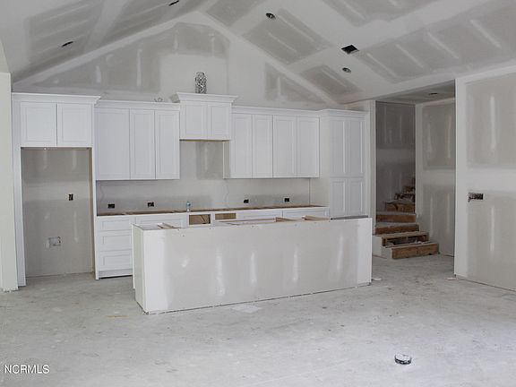 3rd image of 727 Cedarhurst Drive SE