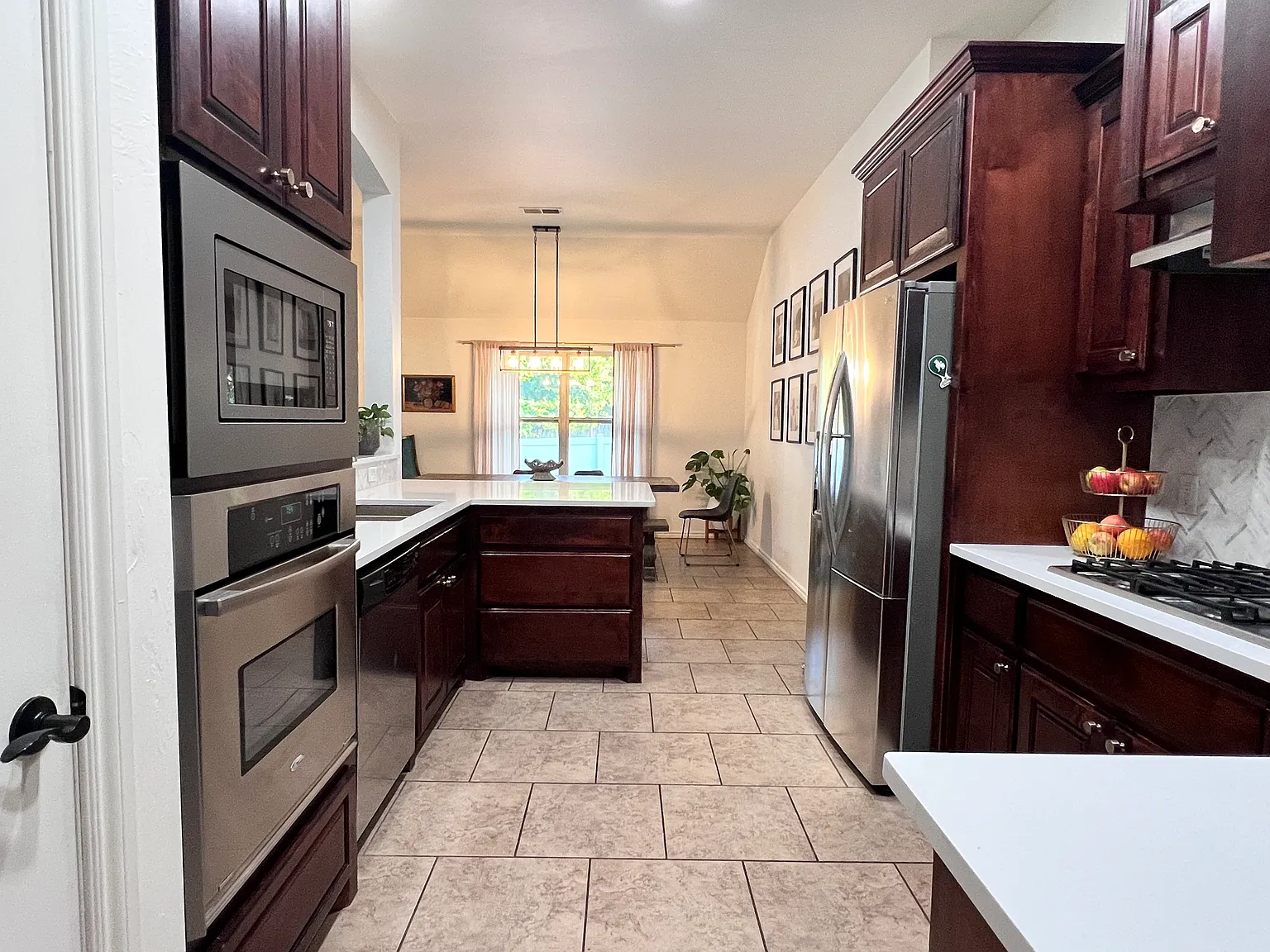 4 bed, 1994 sqft, $2,600 — Photo 4