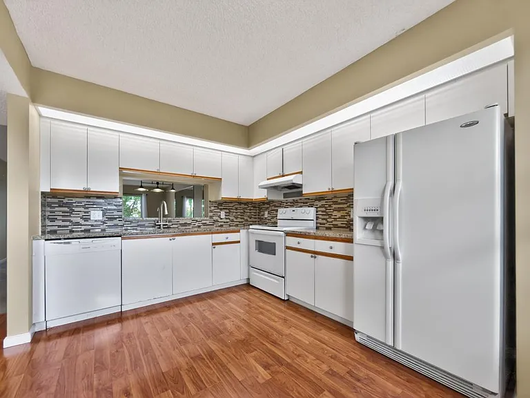 13055 SW 15th Ct — Photo 8