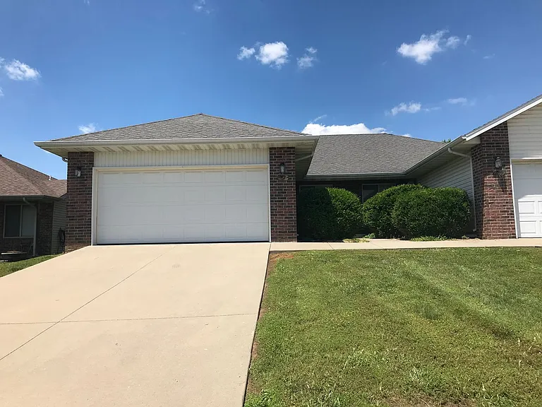 2417 W Deerfield St — Photo 2