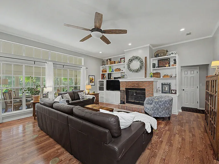 1626 Oakmont Cir — Photo 16