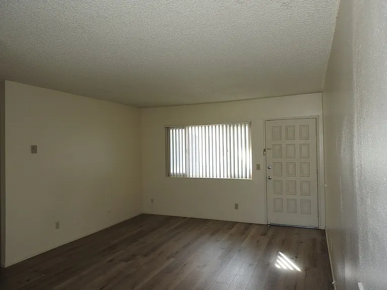 4944 Narragansett Ave — Photo 29