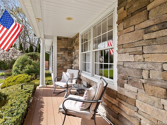 4th image of 251 Oakwood Road