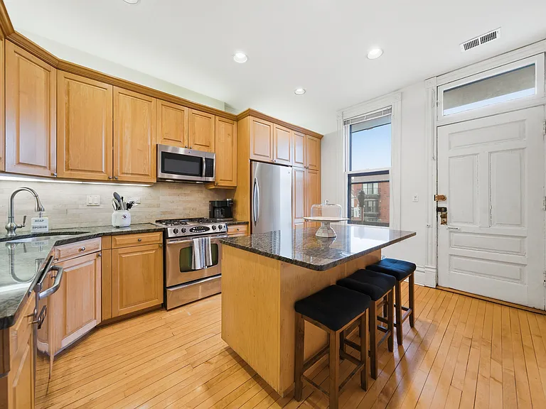 849 W Newport Ave #3 — Photo 7
