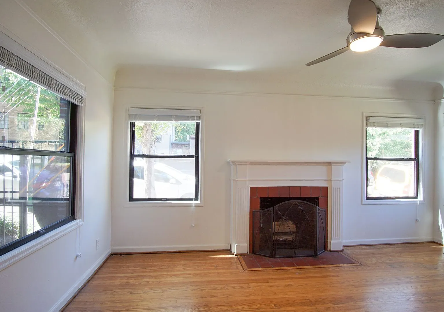 Just in Time for Fall! Great Nob Hill 1-Bed in Boutique Courtyard Building! — Photo 4