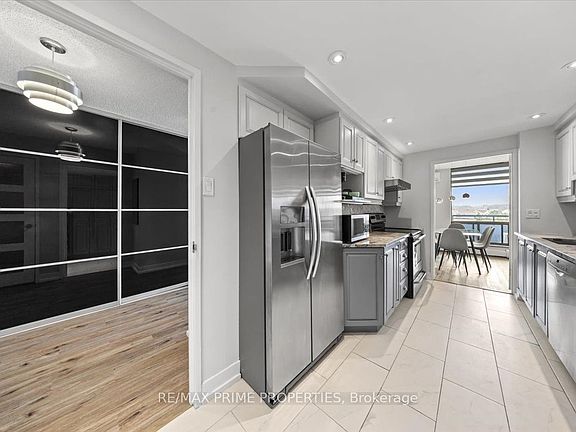 4th image of 505 Saint Laurent Blvd #804