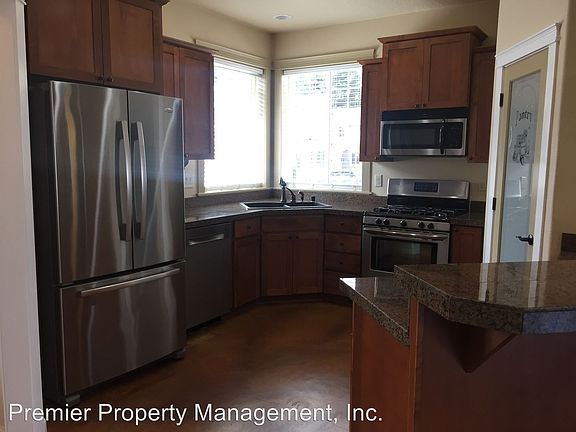 4th image of 5207 NE 74th Ct