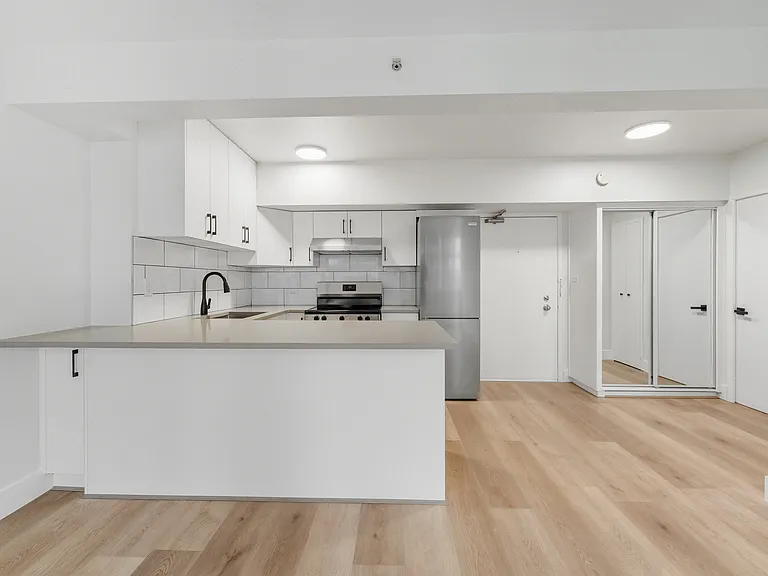 1450 Georgia St W — Photo 16