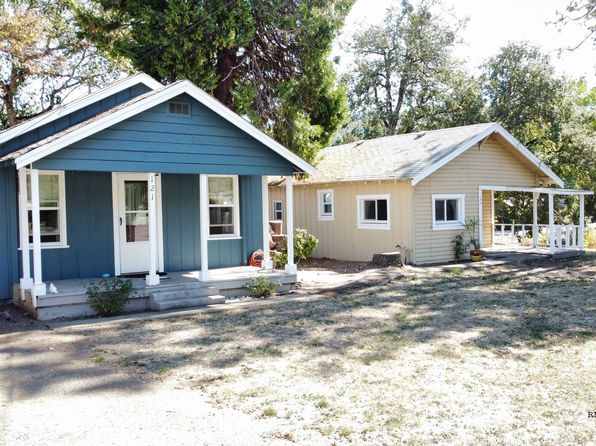 135 Deleane Dr, Canyonville, OR 97417