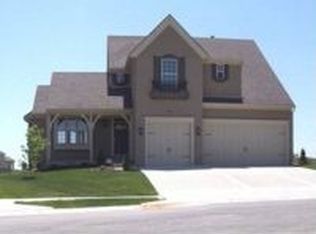 4601 SW Raintree Dr, Lees Summit, MO 64082