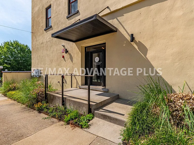 142 N Main St — Photo 24