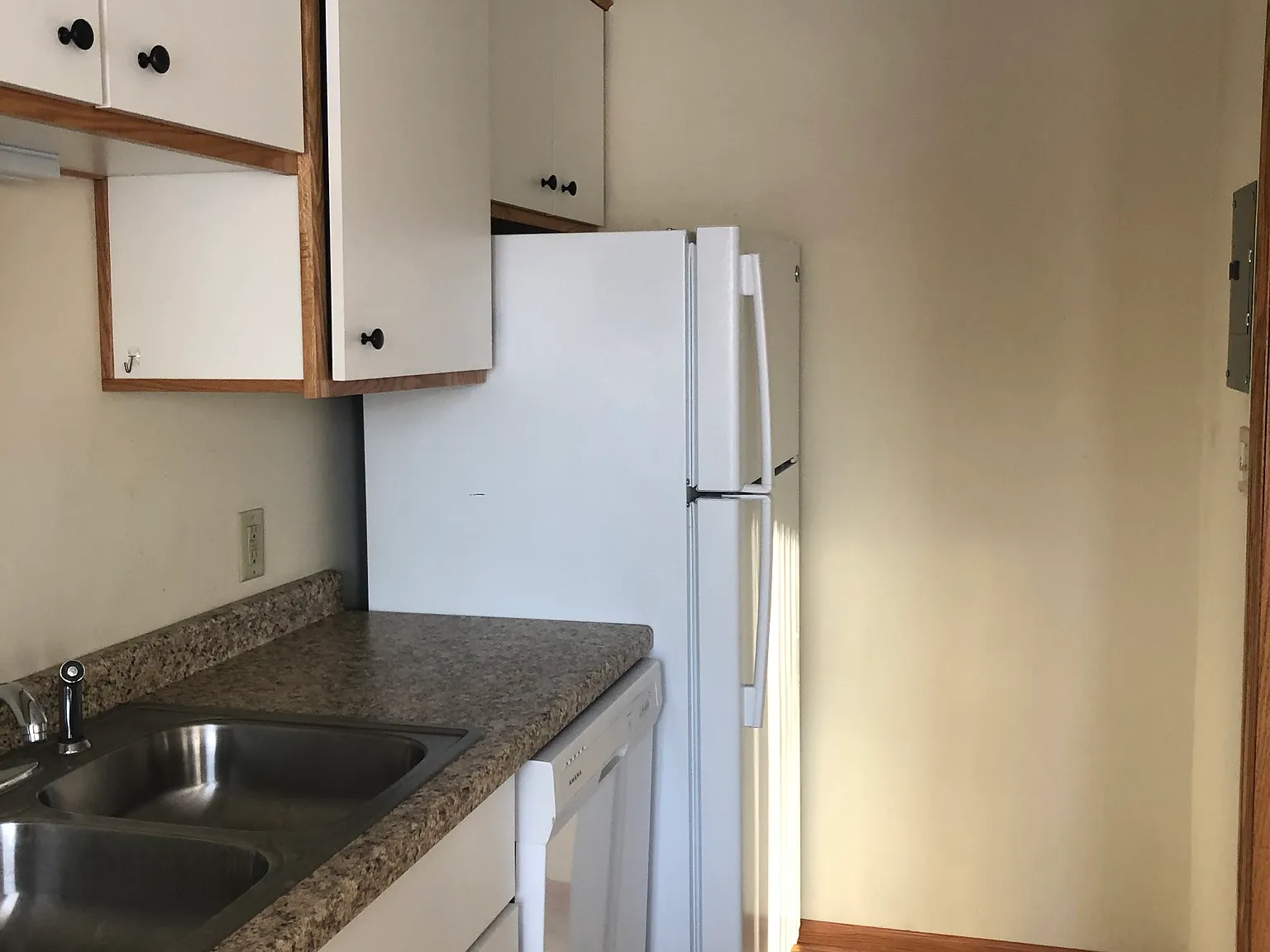905 Kilian Blvd SE — Photo 4