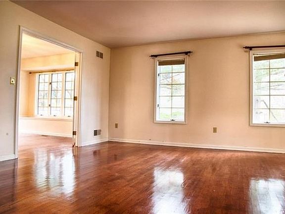 3rd image of 3563 Driftwood Pl