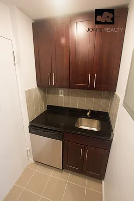 Rented by Jonis Realty | media 24