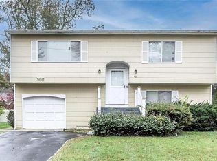 40 Amsterdam St, Huntington, NY 11743