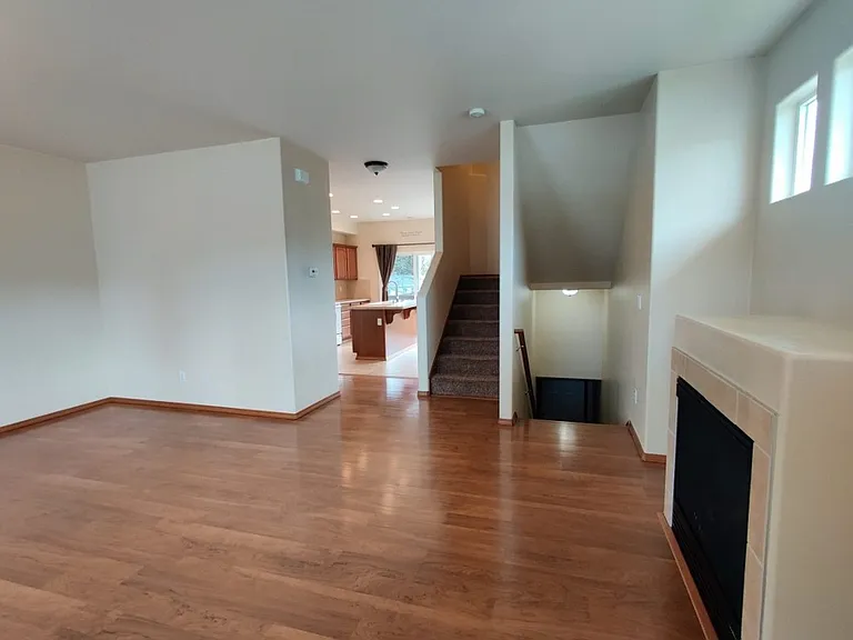 515 Ferry St SW #B — Photo 3