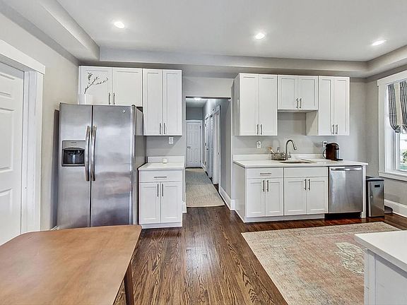 3rd image of 3858 N Whipple St #1F