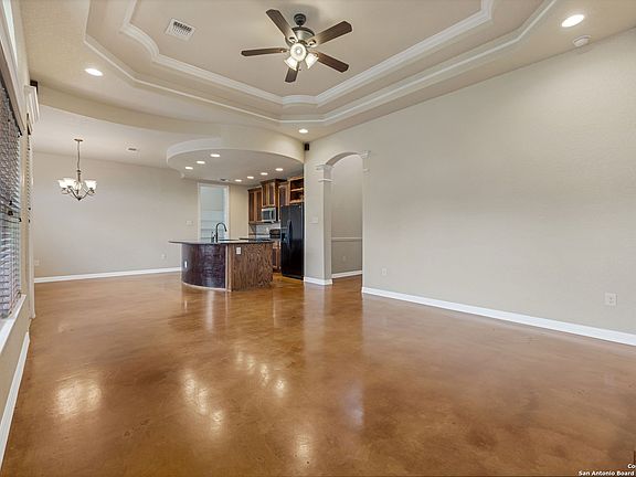 5th image of 15816 GLENN LN