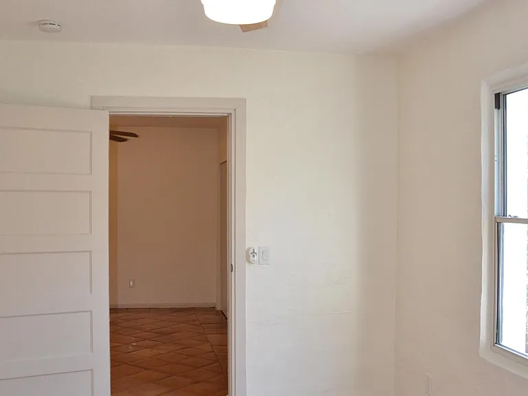 1025 E Indianola Ave — Photo 23