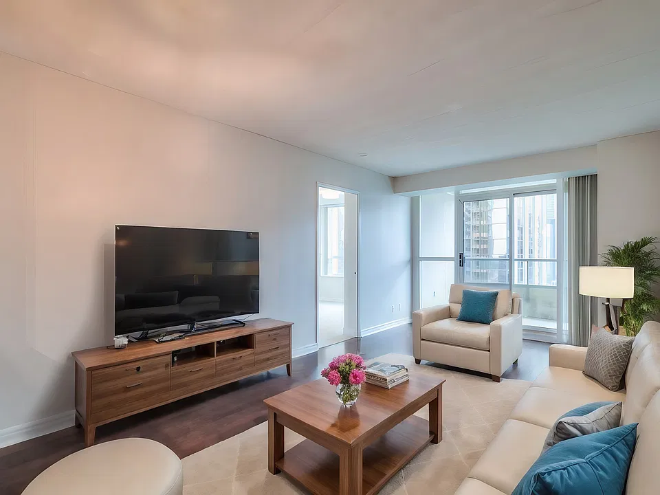 23 Hollywood Ave #1803