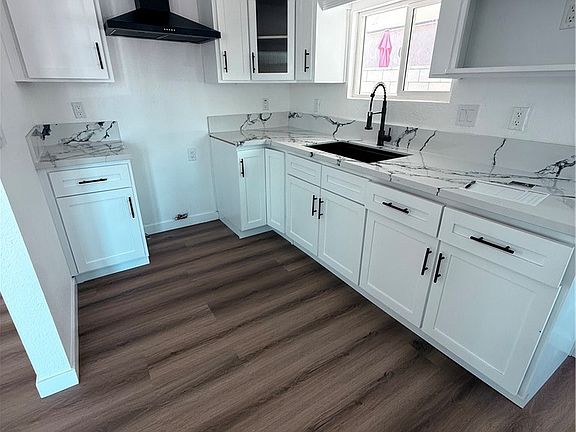 2nd image of 4956 E San Carlos St