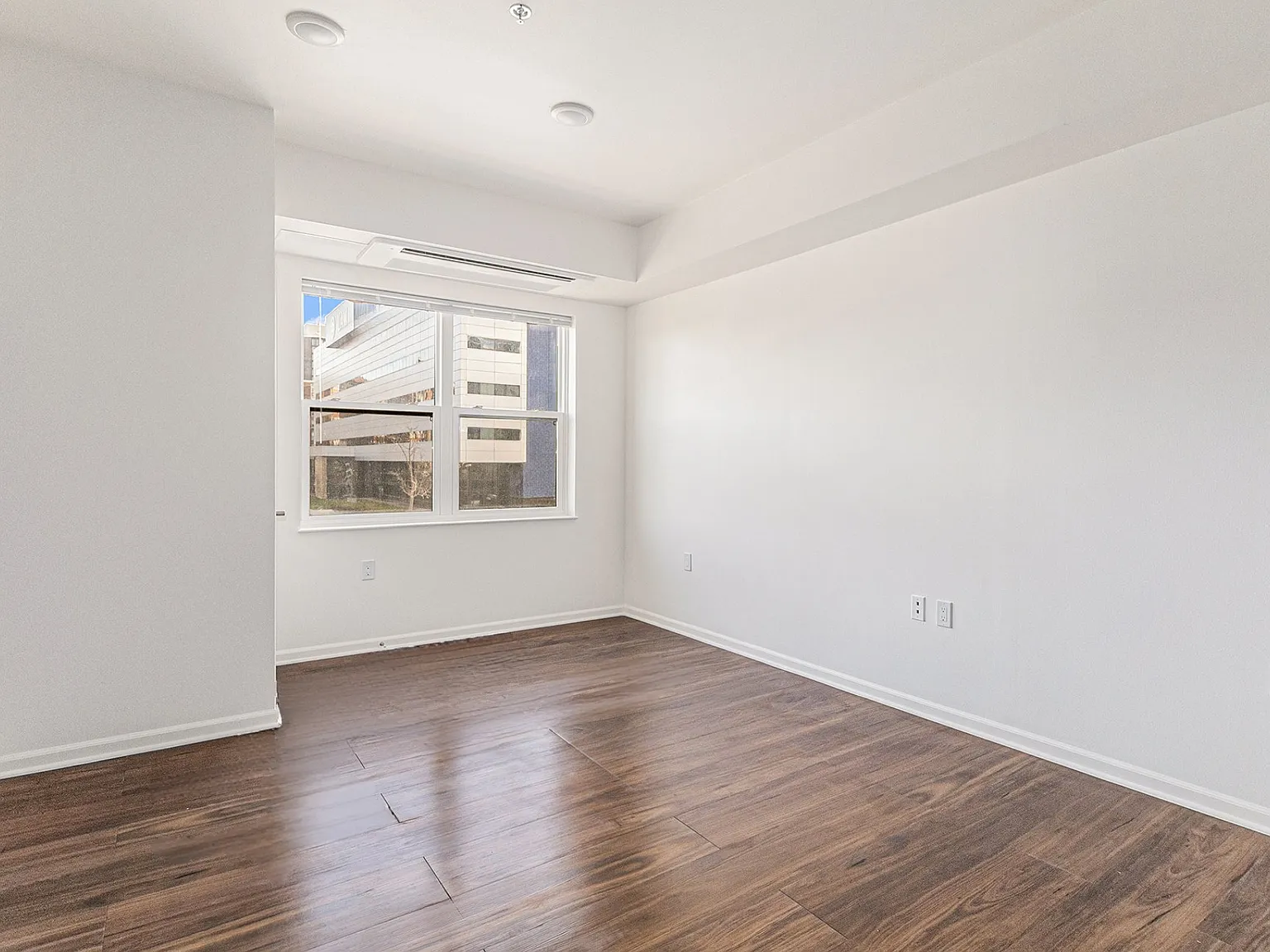 7850 East Jefferson — Photo 3