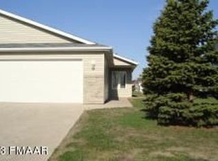2027 49th St S, Fargo, ND 58103