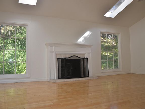 3rd image of 17220 Pine Ave
