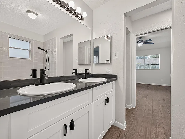 7407 Cortes Dr — Photo 20