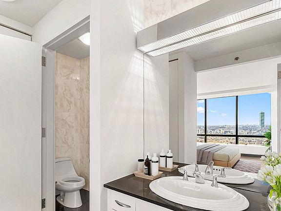 4th image of 420 E 61st St APT 24D