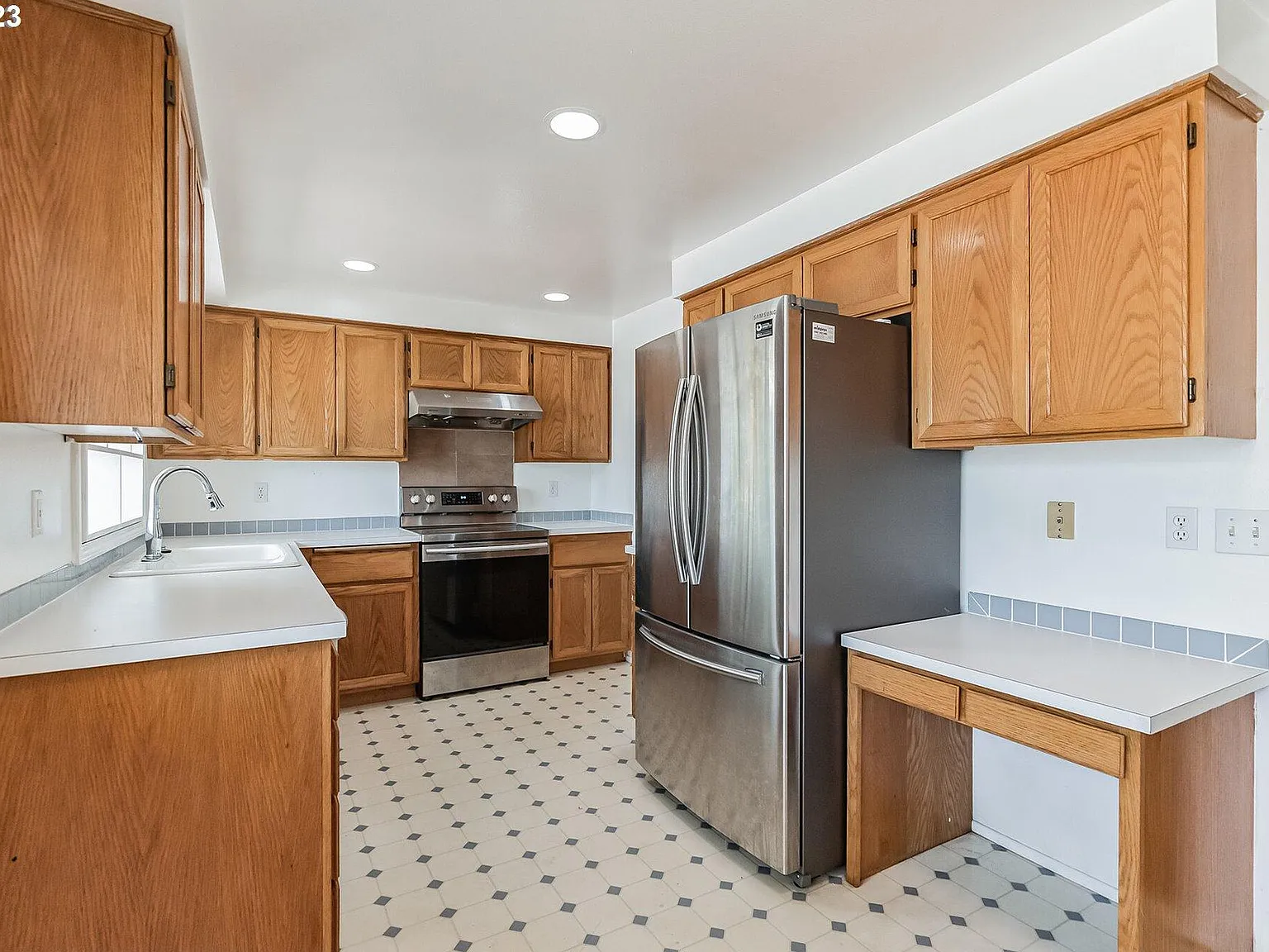 3 bed, 1351 sqft, $2,650 — Photo 2