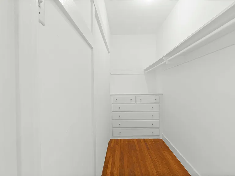 1166 S Van Ness Ave #5 — Photo 7