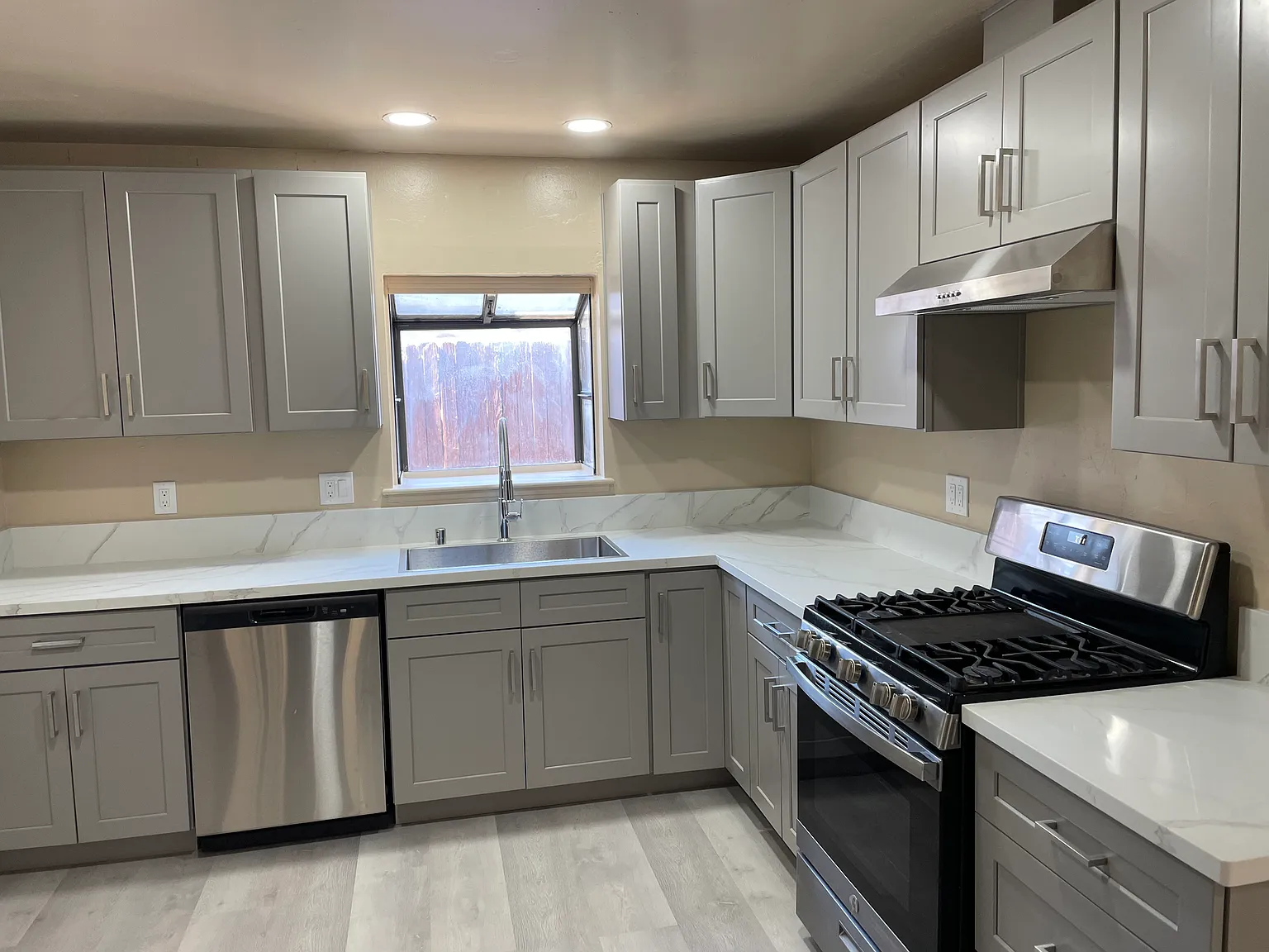 3 bed, 1146 sqft, $2,350 — Photo 2