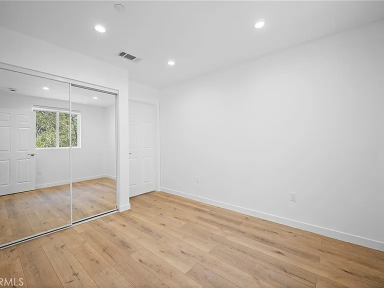 17805 Ludlow St — Photo 13