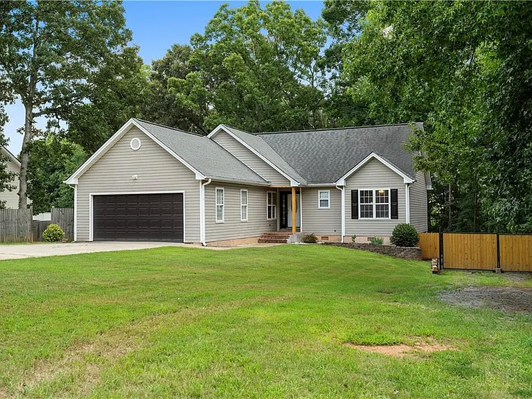 141 Poplar Way — Photo 4
