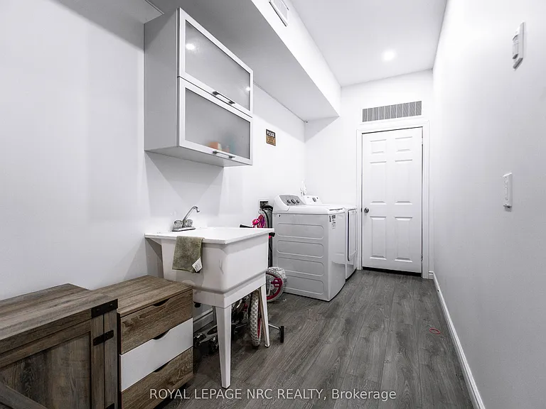 138 Main St W #1B — Photo 9