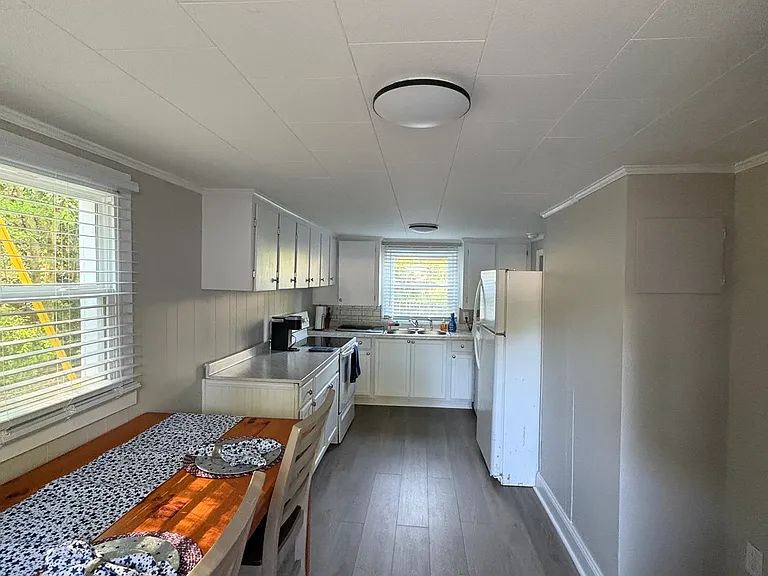 407 1/2 Gaston Ave — Photo 2