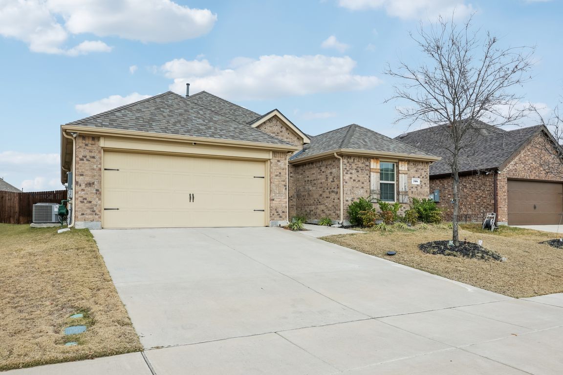 Auburn Forest Dr-S1801-001.jpg